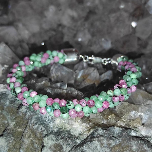 Bracelet en rubis sur fushite