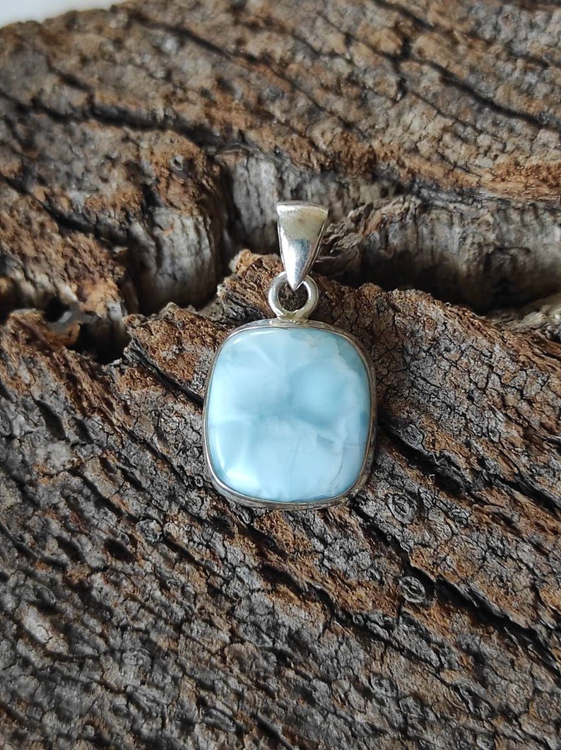 Pendant in real larimar and silver
