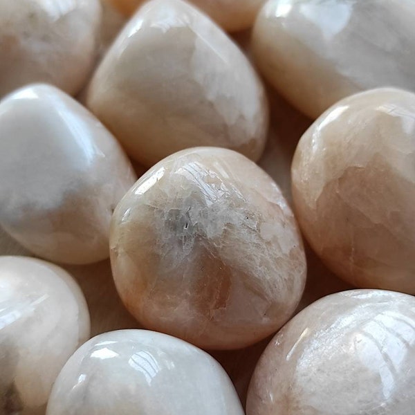 Tumbled Stones: Stilbite