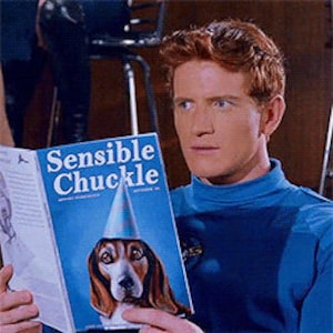 Omslag/dammskydd till tidningen Sensible Chuckle baserat på tidningen "Sensible Chuckle" som porträtteras i Danger 5