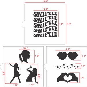 Pode incluir: Um conjunto de cinco cortadores de biscoitos com a palavra "Swiftie" em uma fonte retr&ocirc;. O conjunto tamb&eacute;m inclui um cortador de biscoitos do rosto de uma mulher, um par de &oacute;culos de sol, uma forma de cora&ccedil;&atilde;o e uma m&atilde;o fazendo uma forma de cora&ccedil;&atilde;o. Os cortadores de biscoitos t&ecirc;m 14 cm de largura e 8,4 cm de altura.