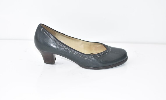 clarks kitten heel court shoes