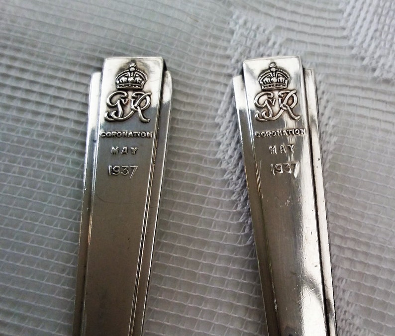 Wedding gift. 2 x vintage silver spoons Commemorative spoons George V Coronation May 1937 in Cereta plate