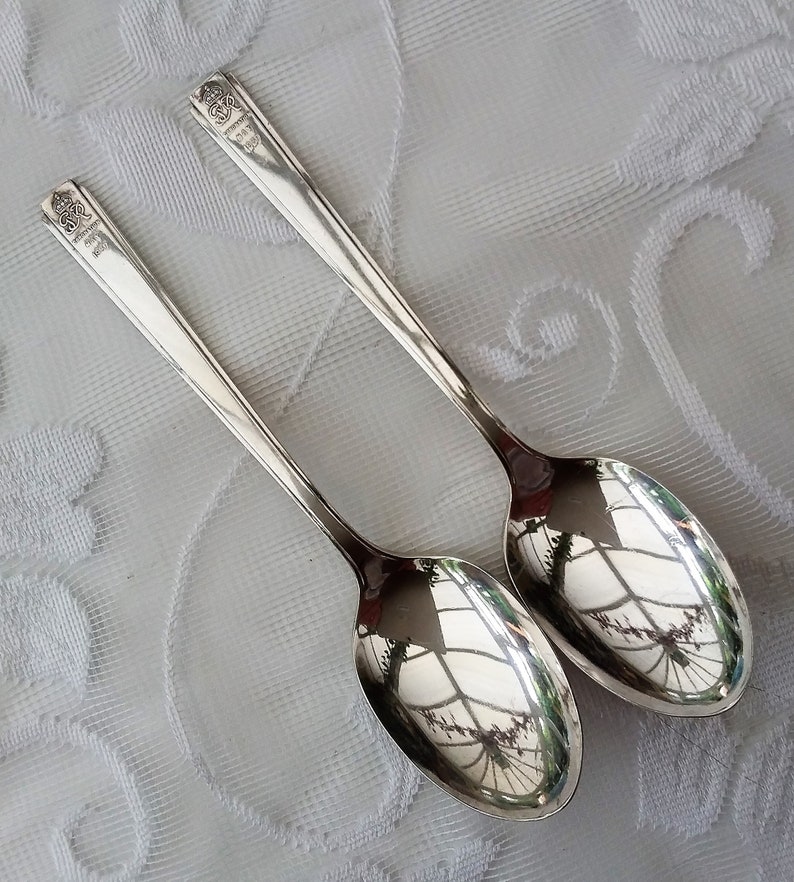 Wedding gift. 2 x vintage silver spoons Commemorative spoons George V Coronation May 1937 in Cereta plate