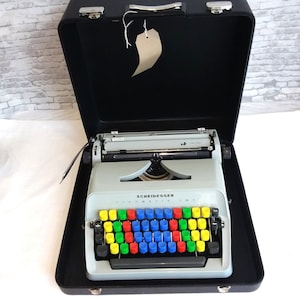 Typewriter, Scheidegger (Adler) Typomatic TMS  1971 teaching typewriter, working portable manual typewriter, with manuals.