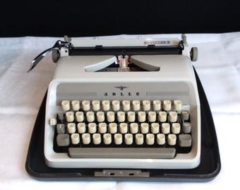 Typewriter, Adler Junior E, portable, manual typewriter in good working order with new ribbon.