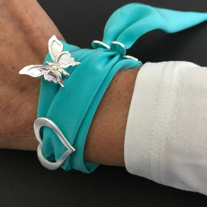 Fabric bracelets and pendants in sterling silver. .br Fabric bracelets and pendants in sterling silver. .br