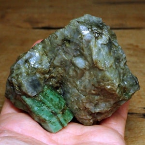 Large emerald crystal on parent rock, Colombia - 442.88g