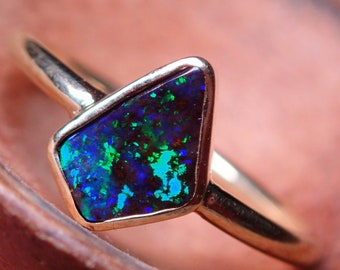 Anillo de ópalo negro natural AAA+++, Australia Oro de 18 quilates - 3,248 g