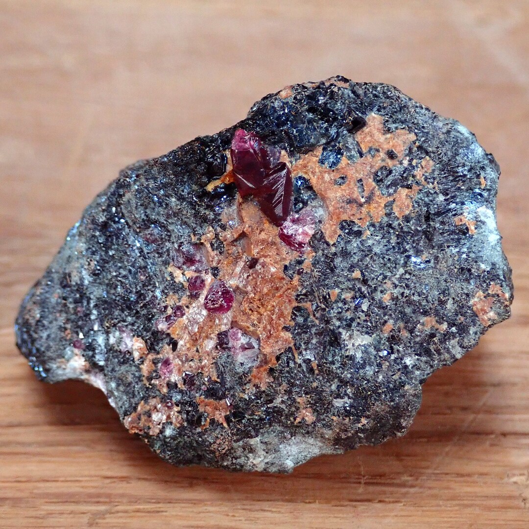 Cristal de rubis rare sur matrice de Winza, Tanzanie, 184 carats - 36,8 g - France