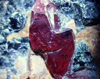 Rubis Brut Rouge Pourpre De Tanzanie - 7,84 Carats - Non Chauffé - Pièce Unique