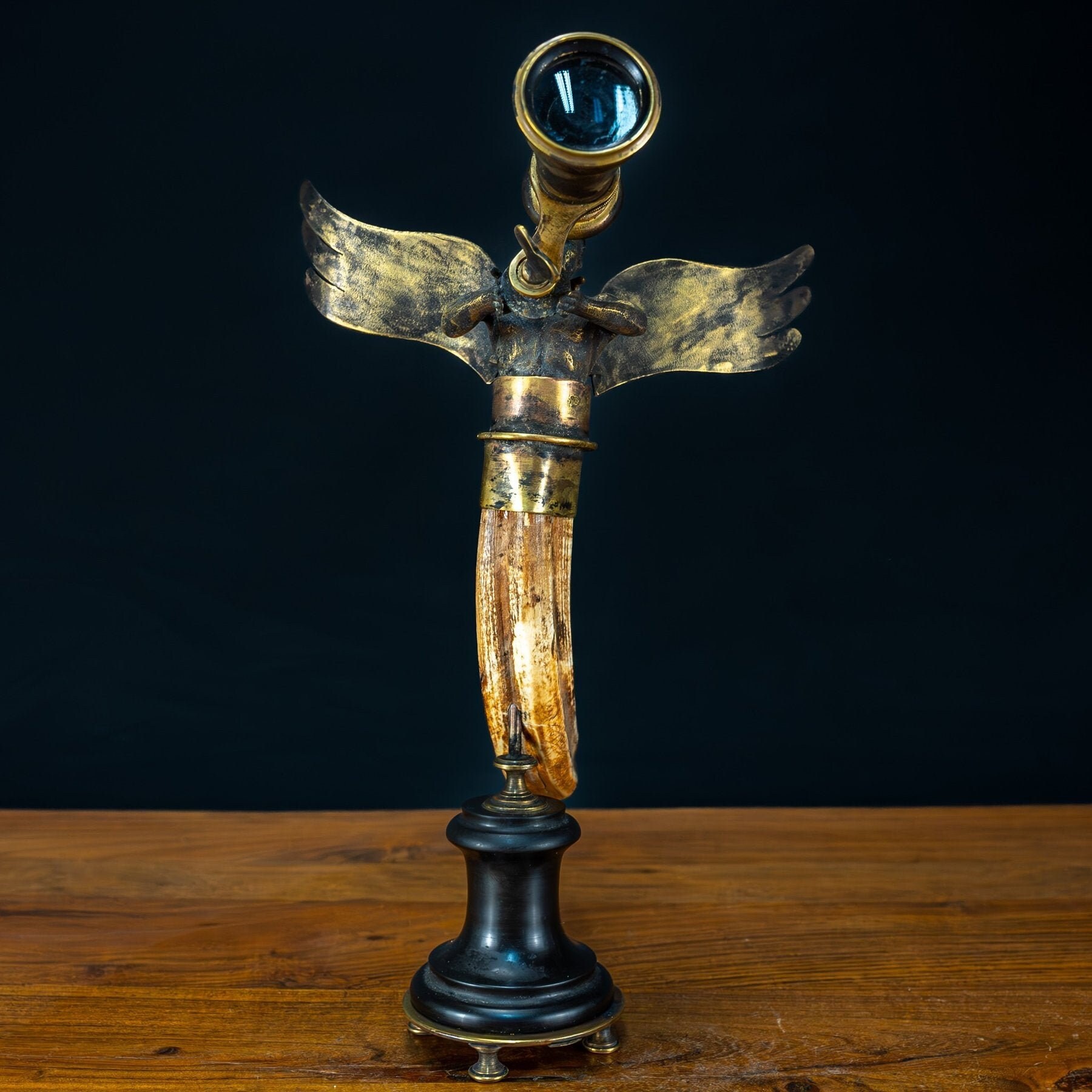 非常にエレガントなカバの牙「Tooth Fairy」 - ブロンズ彫刻 - 894.96g