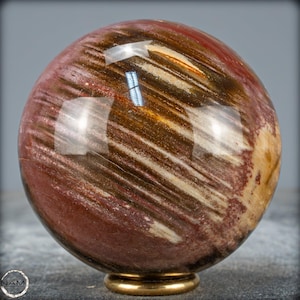 Natural crystal sphere made of petrified wood - 589.23g