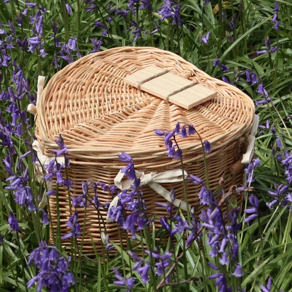 Biodegradable Willow Heart Ashes Urn, Eco Urn Casket for Cremation or burial made of Wicker urn, Eco friendly urn, Natural burial, Ashes urn