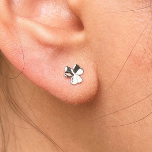 Screw Ball Back Clover Stud Earrings • Sterling Silver Leaf Cartilage Stud • Kpop Helix Flower Earrings • Funky Conch Sleeper Earrings