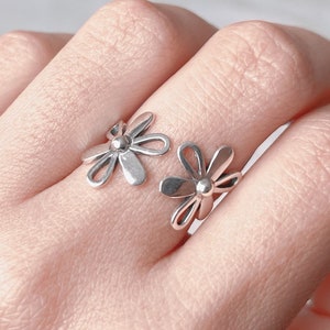 Sterling silver daisy flower ring, Dainty floral open ring for women, Nature inspired adjustable ring