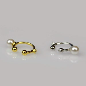 Sterling silver pearl ear cuff no piercing, Minimalist fake piercing cartilage earring, Gold ear cuff