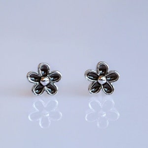 Tiny sterling silver flower stud earrings. Dainty black floral earrings. Small cute cartilage earring. Minimalist  boho earrings. Gift