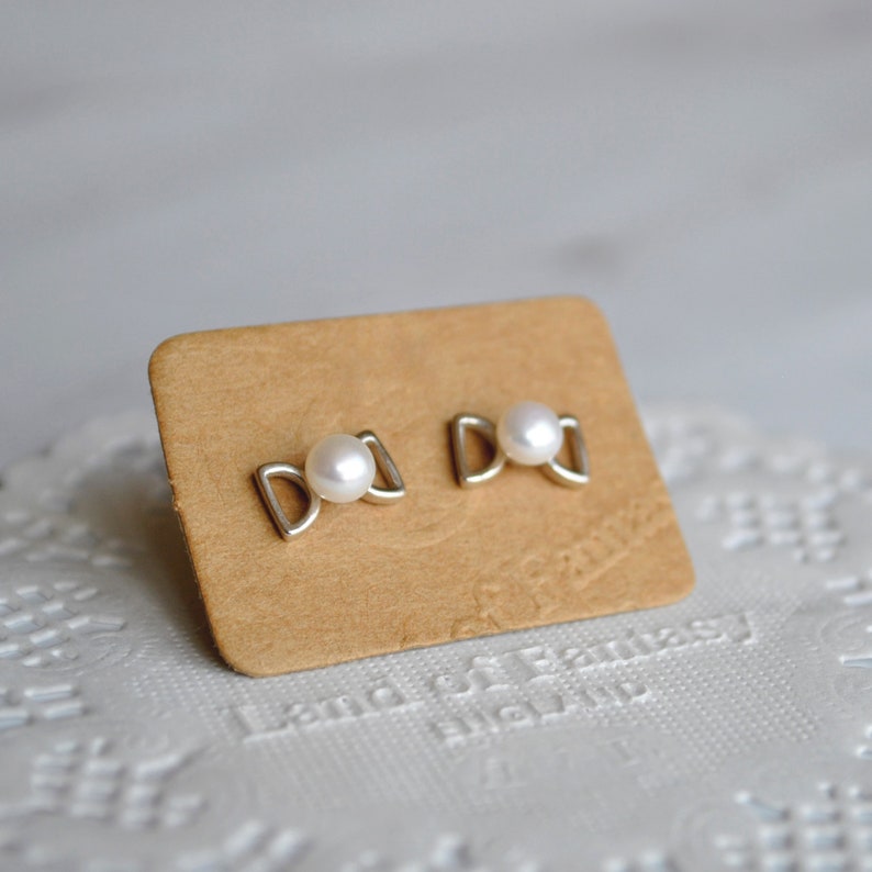 Freshwater pearl stud earrings Gemstone earrings Sterling silver kawaii bow earrings Dainty wedding stud earrings Bridesmaid gift