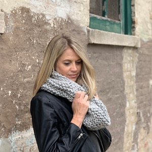 KNITTING PATTERN ⨯ Infinity Cowl Scarf ⨯ The Magnolia Cowl