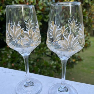 Handpainted  Retro wineglass, 8oz, Norwegian, wine, bridal gift, Norwegian Rosemaling