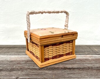 cesta de costura pequeña, mini cesta de costura con contenido, suministros de costura, caja de agujas, cesta de costura vintage, regalo para entusiastas de la costura