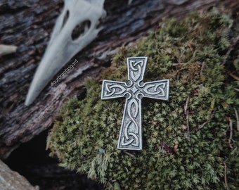 Stunning Celtic Cross Pin Badge,  Celtic Knot Design