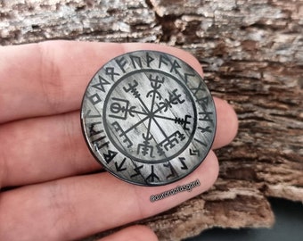 CLEARANCE 1x Vegvisir Metal Pin Badge (Realistic Wood Effect) 38mm