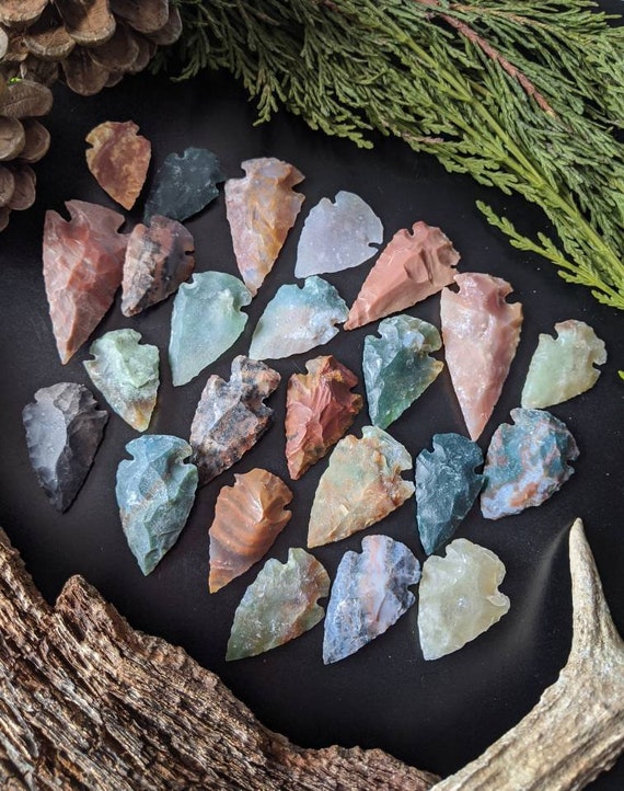 20 MODERN HAND KNAPPED STONE ARROWHEADS JUST THE PERFECT SIZE FOR WIRE WRAPPING