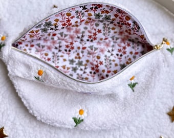 Bauchtasche, Bauchtasche aus Teddyfell, Bauchtasche mit Gänseblümchenmuster.
