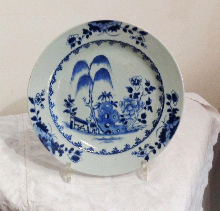 Assiette Ancienne en Porcelaine