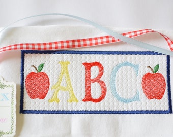 ABC Apfel Kittel Stickdatei, Stickmuster (Digitale Datei)