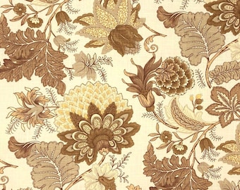 Cortina de lino con estampado floral jacobino marrón, almohada y tapicería. Tela: MPress Flax (cortada a medida).