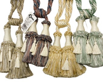Cortina decorativa con borlas de 15 cm - Conso Trims 22962 - Se vende por pieza - 8 colores