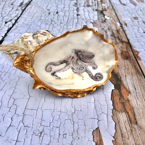 Handcrafted Seahorse/Turtle/Octopus Oyster Shell sealed with gloss varnish image 7