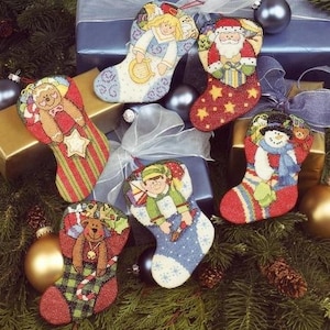Kreuzstichmuster für Weihnachtsstrumpf-Verzierungen (PDF-Datei)