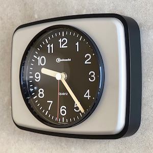 Vintage Bauknecht wandklok uit de jaren 70 werkt op batterijen