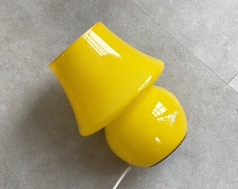 Kleine gelbe Vintage Pilz Tischlampe / Nachttischlampe aus Glas