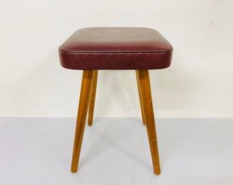 Tabouret Mid-Century avec assise en skaï et pieds en bois