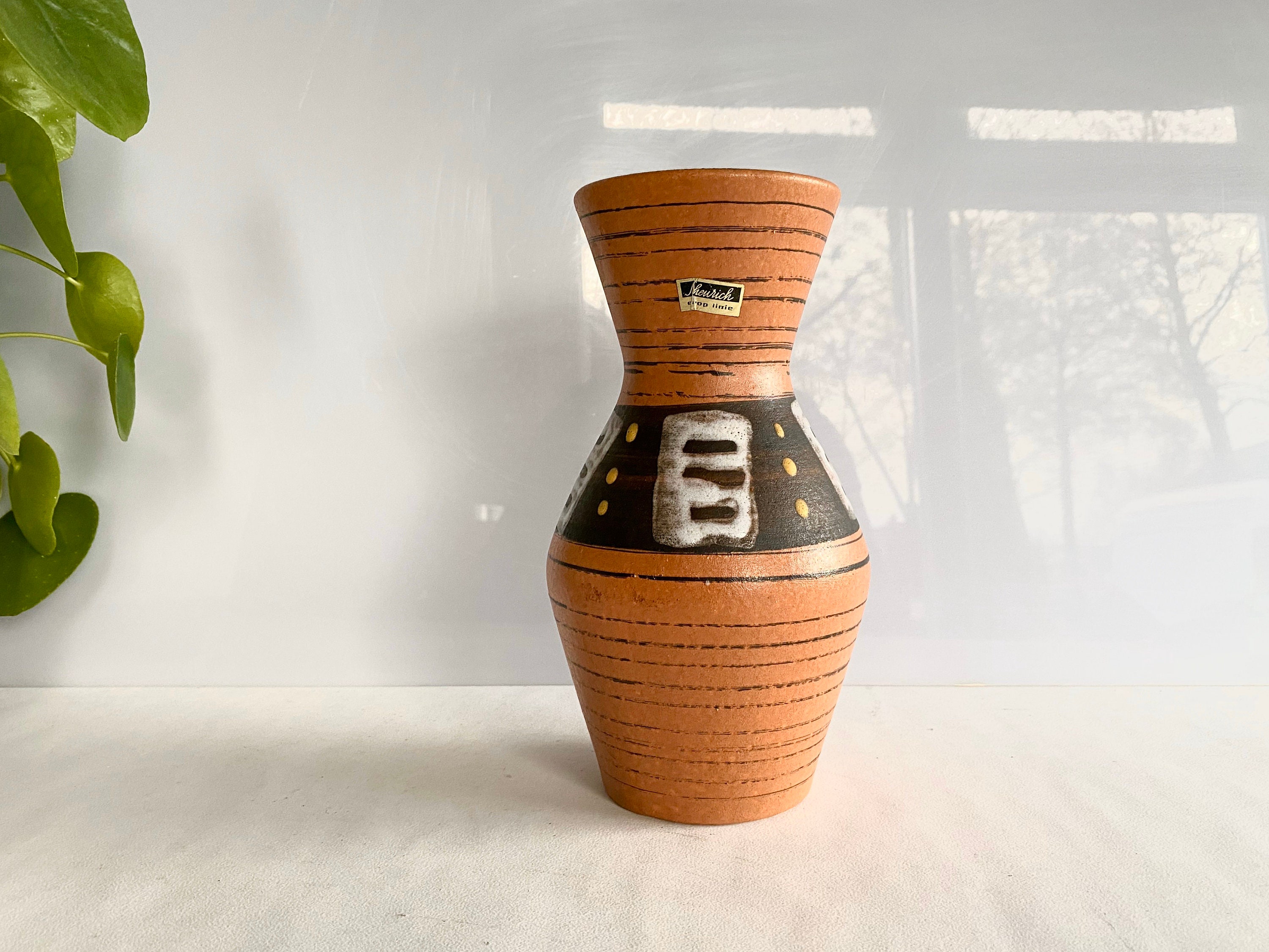 Vintage West German Vase with fat lava glaze, 523 21, West Vintage West German Vase with fat lava glaze, 523 21, West