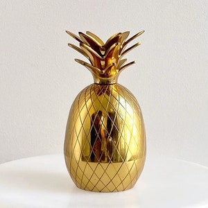 Solid brass vintage pineapple lamp base / decoration piece, Hollywood Regency, Eclectic interior