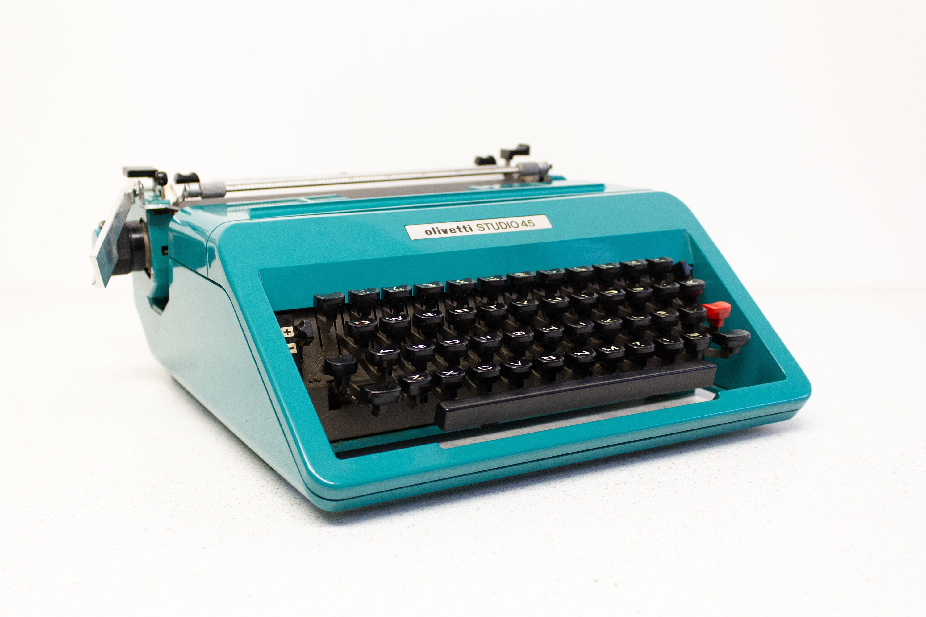 Olivetti Studio 45 ポータブル タイプライター、1969 年