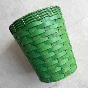 Grüner Vintage Papierkorb