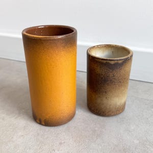 Set von 2 kleinen Vintage zylindrischen Keramikvasen