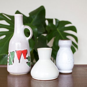 Composition of 3 small vintage ceramic vases