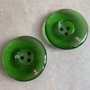 Set med 2 vintage gröna strukturerade glas Iittala Nappi värmeljusstakar / ljusstakar Markku Salo