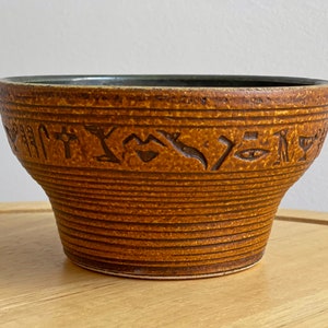 Low Vintage Keramik Übertopf / Blumentopf mit Hieroglyphen