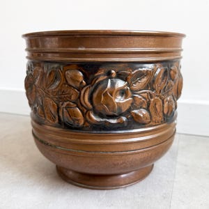 Large vintage copper planter cache pot