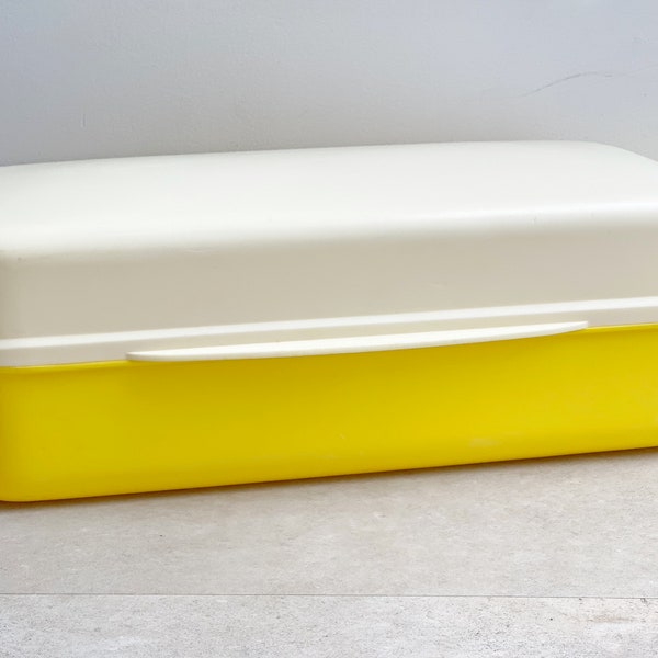 Vintage space age Beccon plastics bread box, 1970s Dutch kitchenware