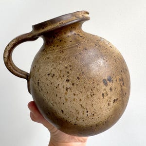 Wazon ceramiczny w kolorze beżowo-brązowym, vintage, wykonany z ceramiki studyjnej
